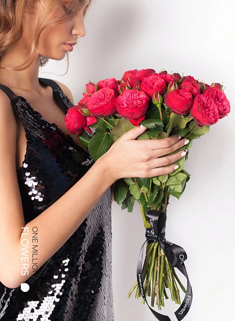 картинка Букет из 11 "Рэд Пиано" от магазина Одежда+